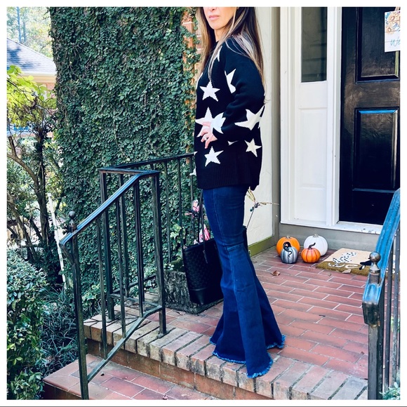 Fabulous relaxed Fit Star Sweater - Picture 2 of 9
